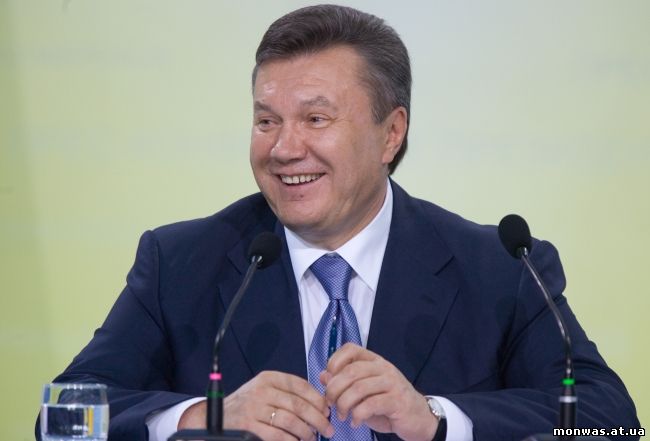 Янукович намагався непоміченим прогулятись центром Києва: його затисли в кут